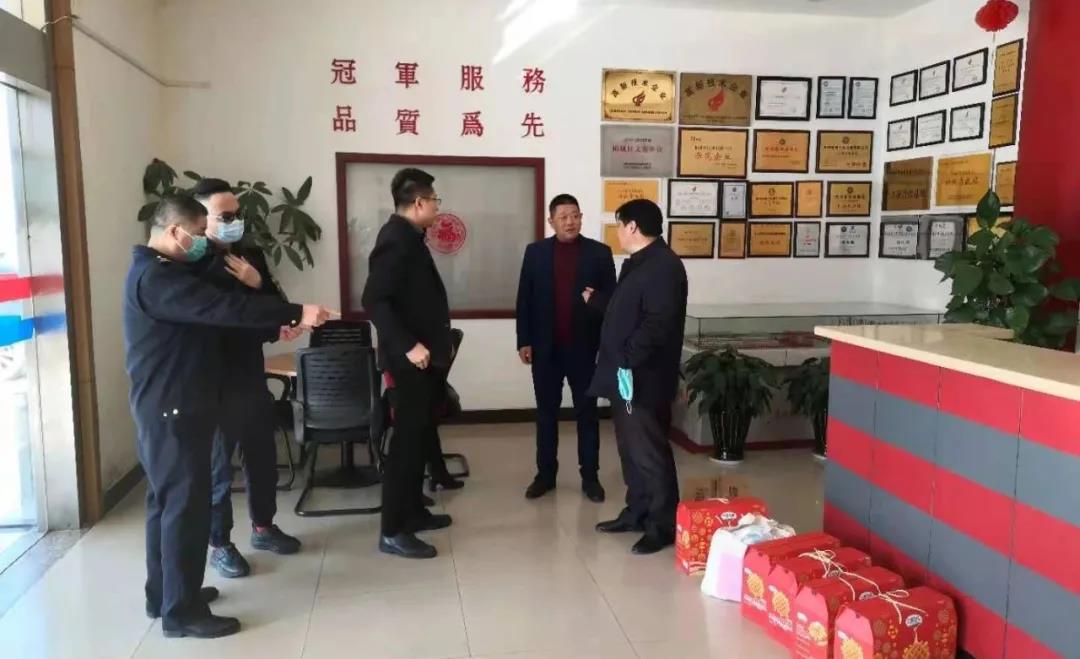 黃橋街道領(lǐng)導(dǎo)到冠科工業(yè)走訪慰問，為留蘇員工送來新春祝福